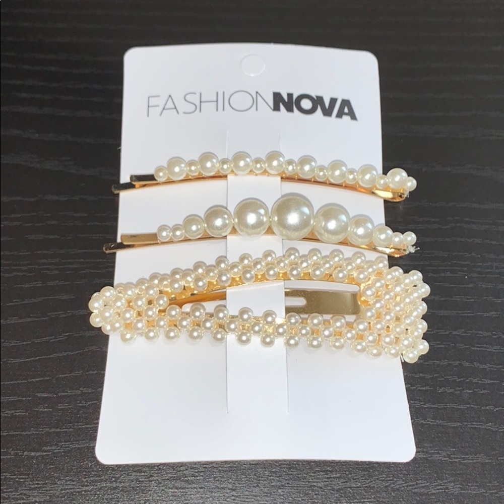 3 pearl hair clips